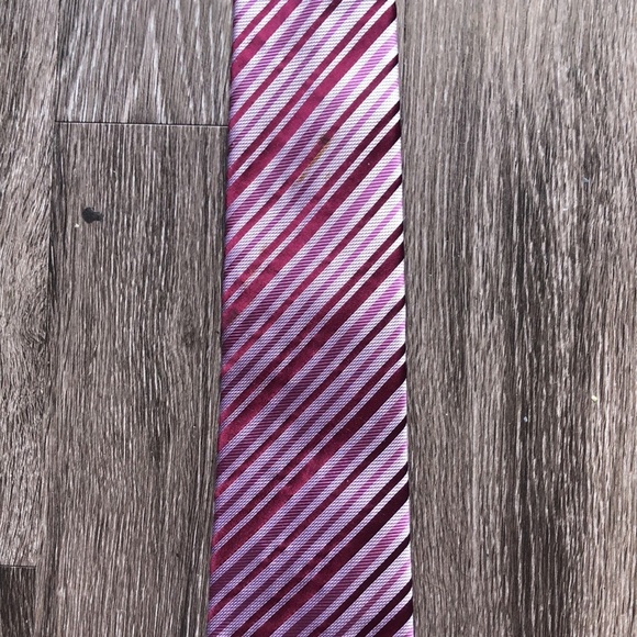 BCBG Attitude Tie - Picture 8 of 9